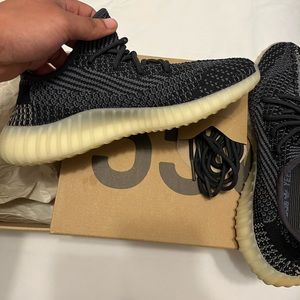 Mens Yeezy boost 350 V2 “carbon” still in good condition!!